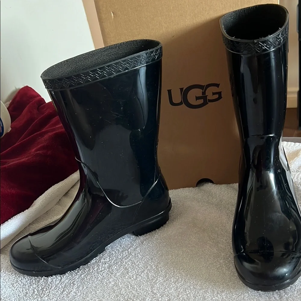 🖤 UGG Black Rain Boots with Socks - Picture 4 of 10